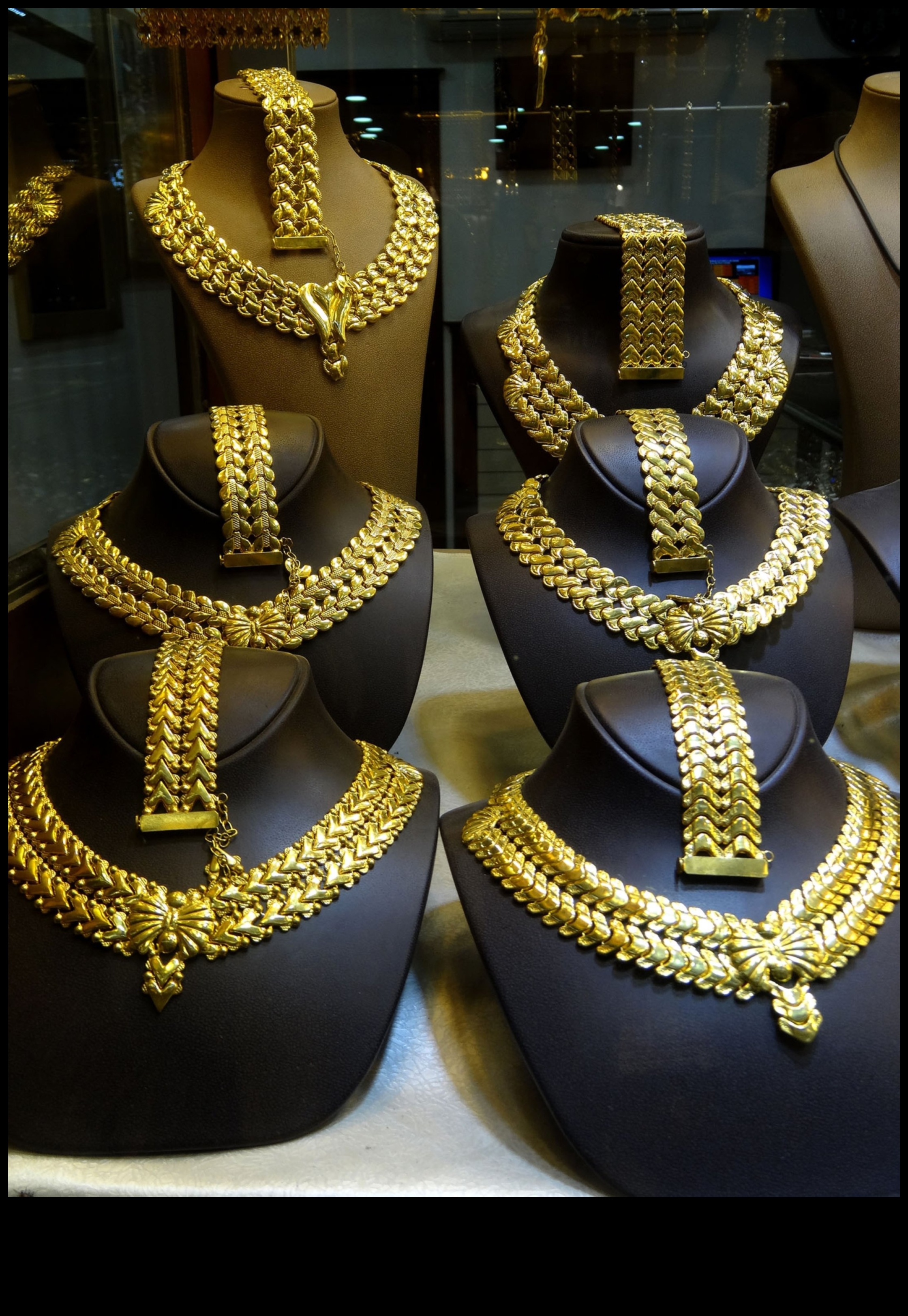 Apžilbinoša bagātība: izmantojiet zelta rotaslietu krāšņumu