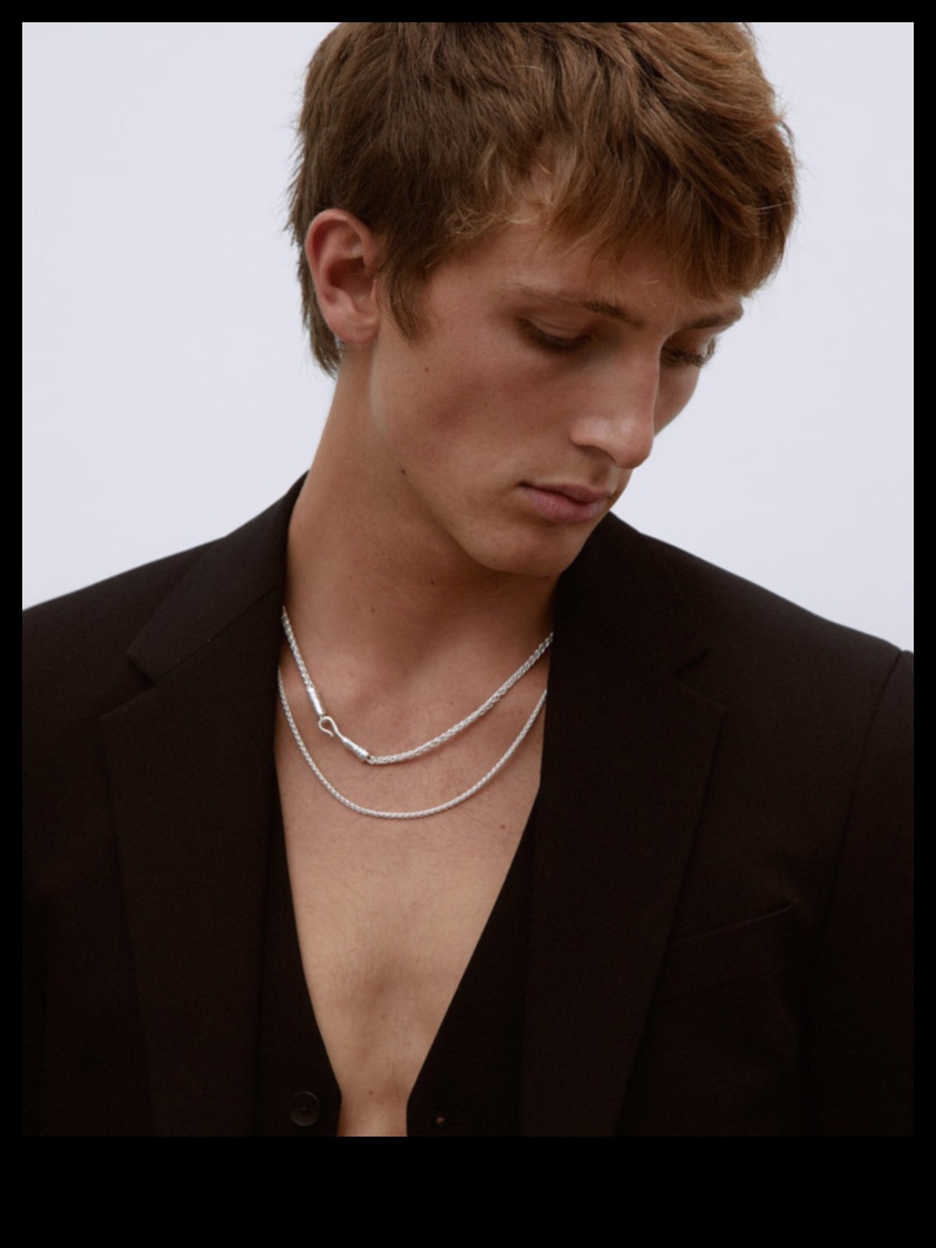 Mantojuma elegance: izbaudiet mūsu kaklarotu mūžīgo skaistumu