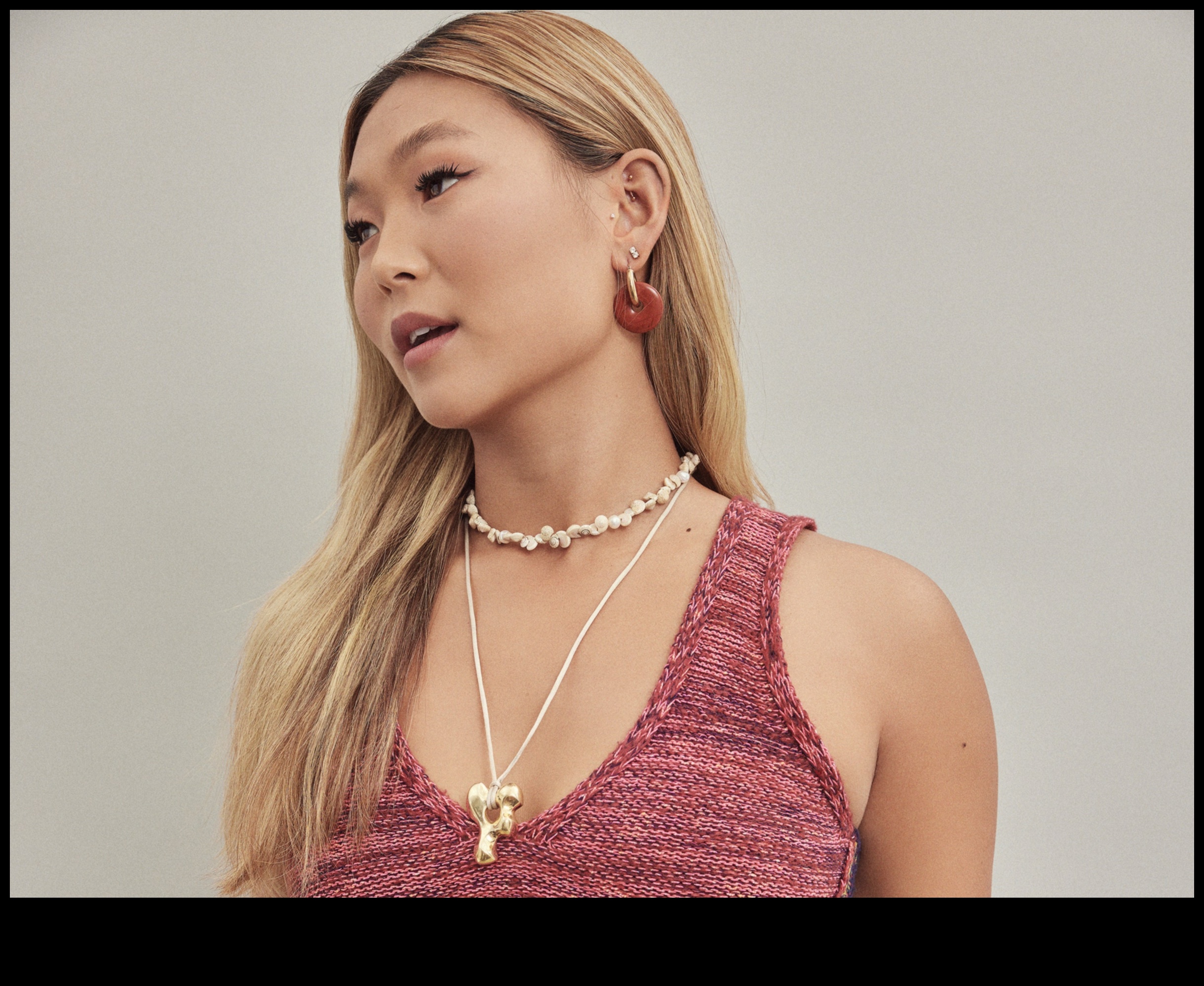 Atkārtoti definēts šarms: atklājiet perfektu kaklarotu, lai parādītu savu auru