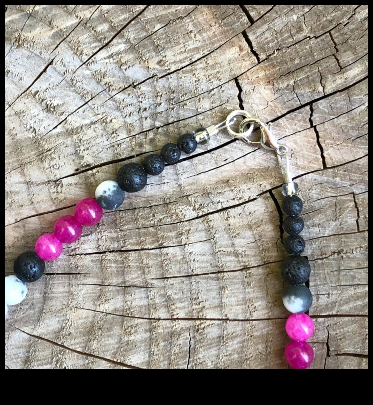 Harmonija dārgakmeņos: sazinieties ar skaistumu, izmantojot dārgakmeņu kaklasaites