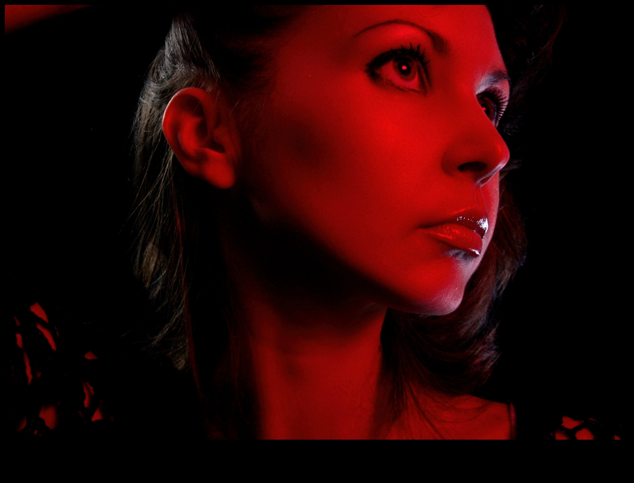 Izteiksmīgas virsmas: navigācija mākslinieciskos ķermeņa rotājumos