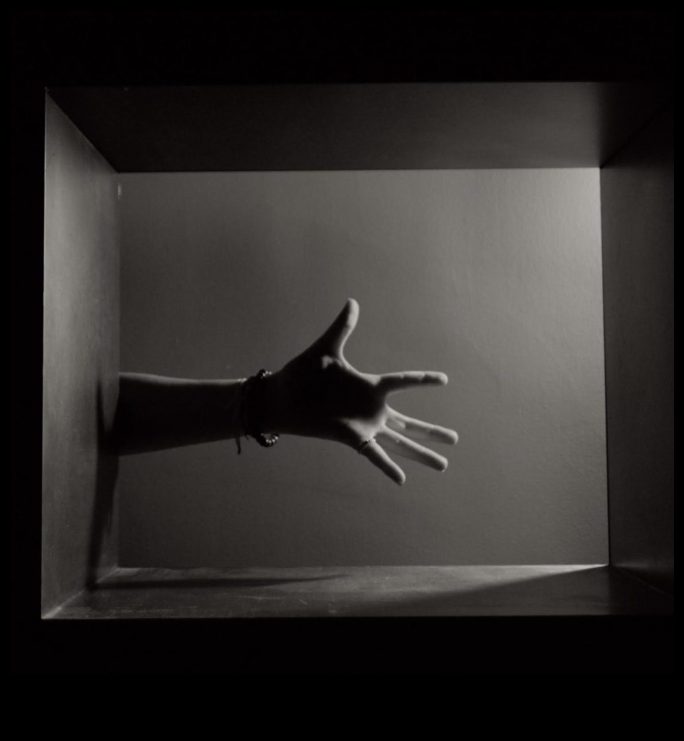 Tintes čuksti: noslēpumi, kas atklāti uz jūsu drosmīgajām mākslinieciskajām plaukstām