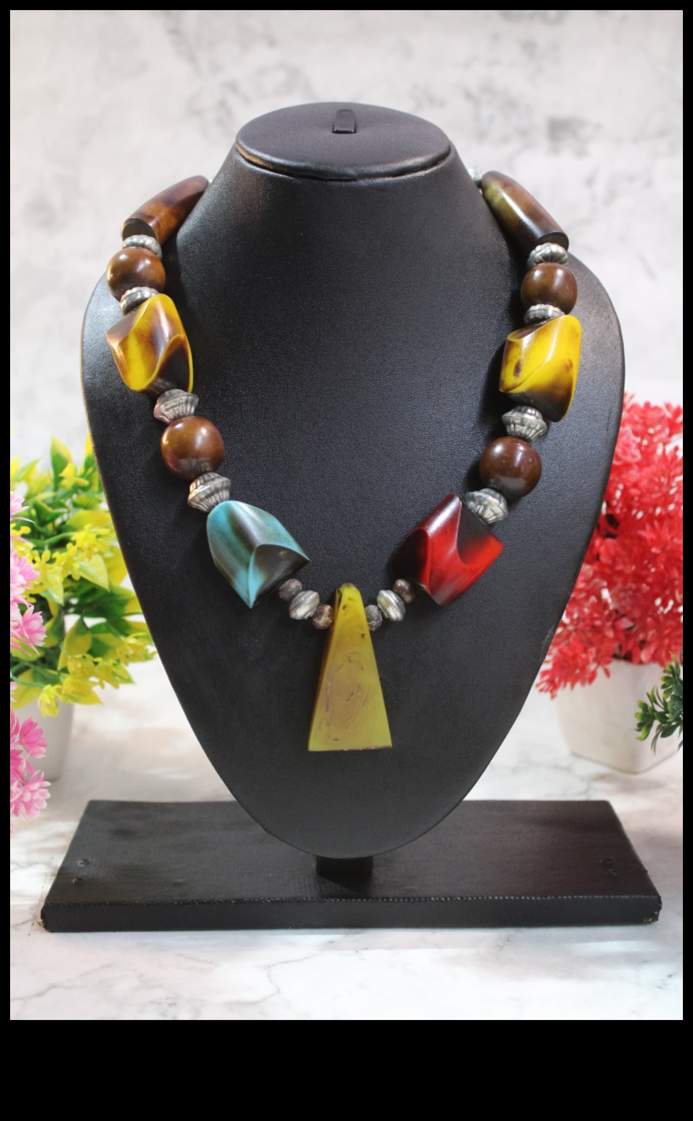 Izstrādāti piekariņi: izceliet savu stilu ar rokām darinātām rotaslietām