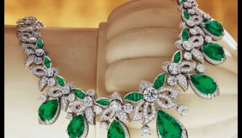 Majestic Splendor: kronējiet sevi ar mūsu majestātisko kaklarotu kolekciju