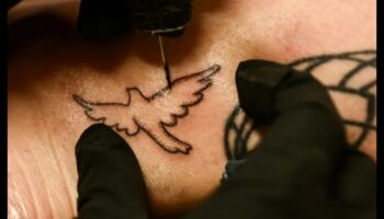 Mantojums uz ādas: tradicionālās tetovēšanas mākslas no jauna atklāšana