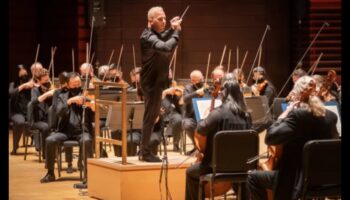 Pārsteiguma simfonija: īpašu dāvanu mirkļu orķestrēšana